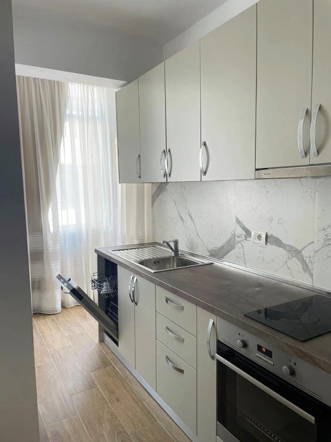 Central City Apartment Тирана Экстерьер фото